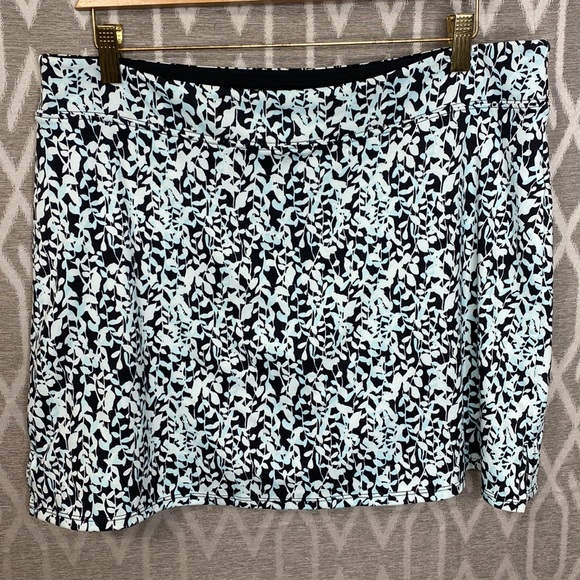 Tranquility by Colorado Clothing Pants - Tranquility by Colorado Clothing Athletic Skort Blue Floral Size: Large
